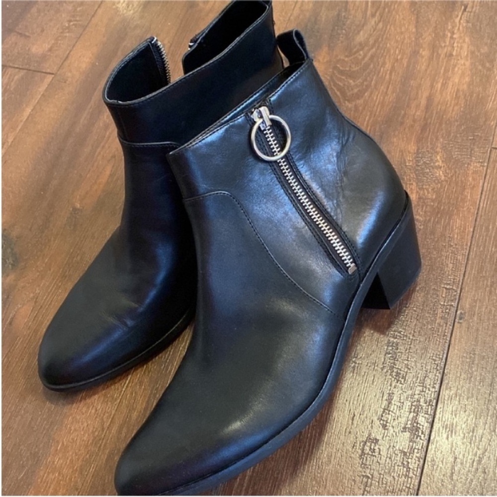 Via Spiga Shoes Cayla Black Leather Low Heel Zipper Ankle Boots New size 8.5 - Picture 12 of 13